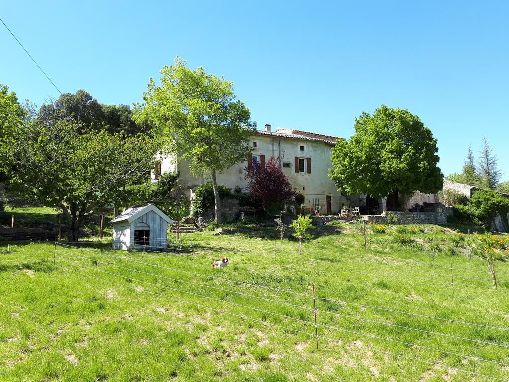לאגורס Gites La Ferme Accrochee A La Colline מראה חיצוני תמונה
